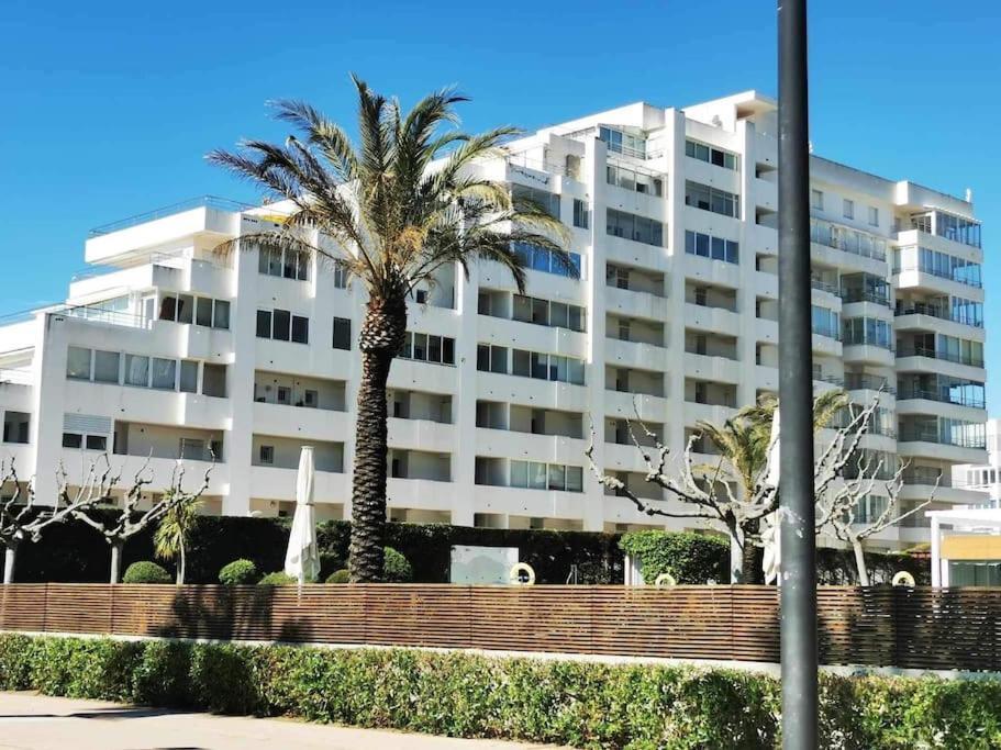 Spacieux Appartement Rose Front Mer Et Piscine Rosas Exterior foto