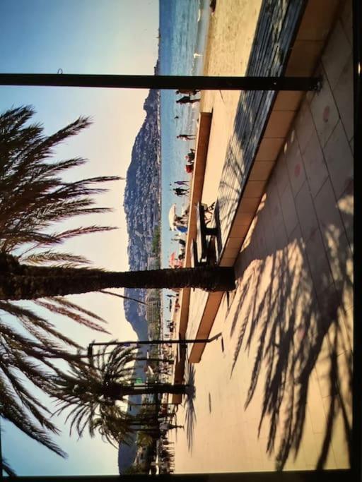 Spacieux Appartement Rose Front Mer Et Piscine Rosas Exterior foto