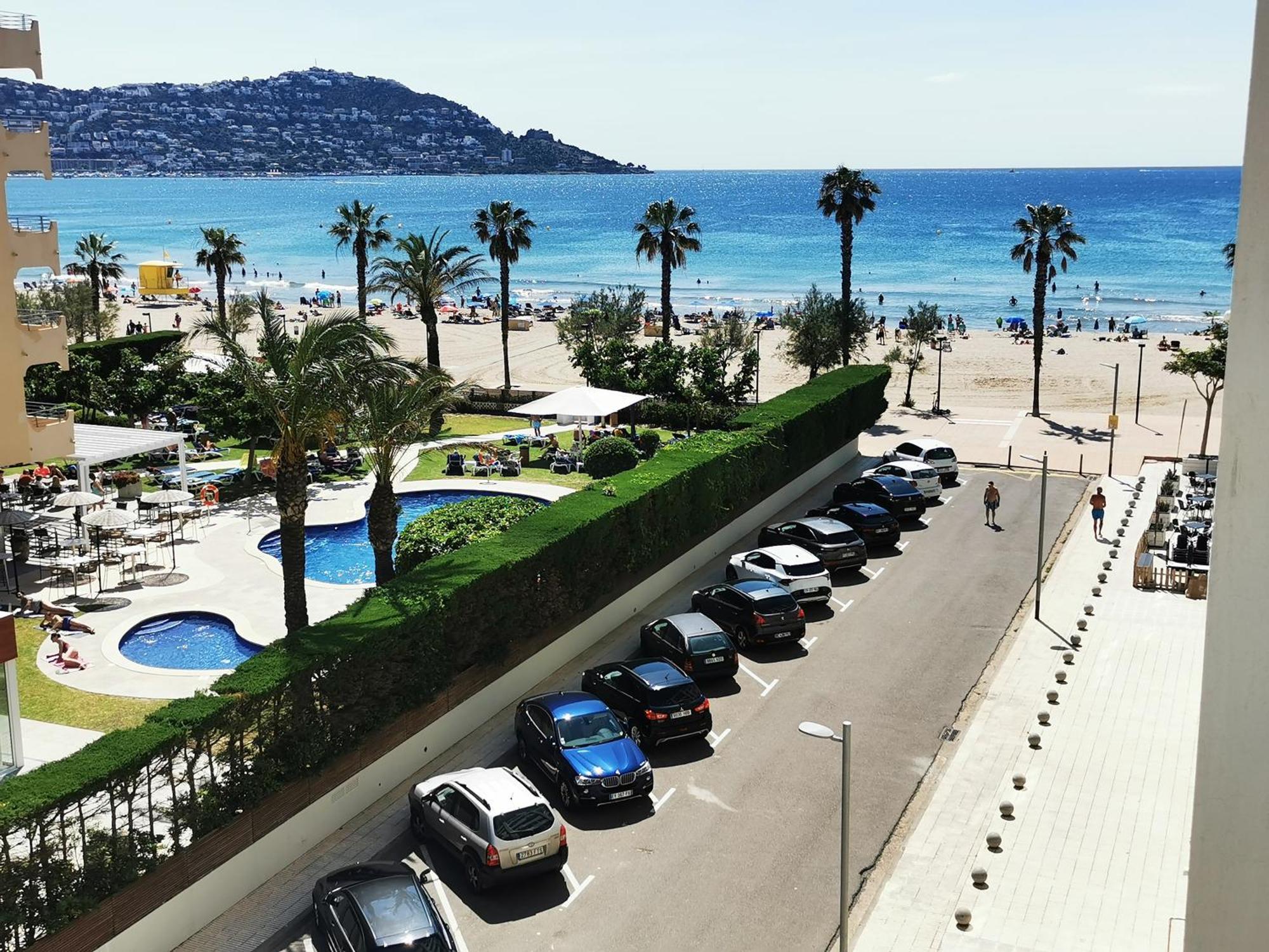 Spacieux Appartement Rose Front Mer Et Piscine Rosas Exterior foto