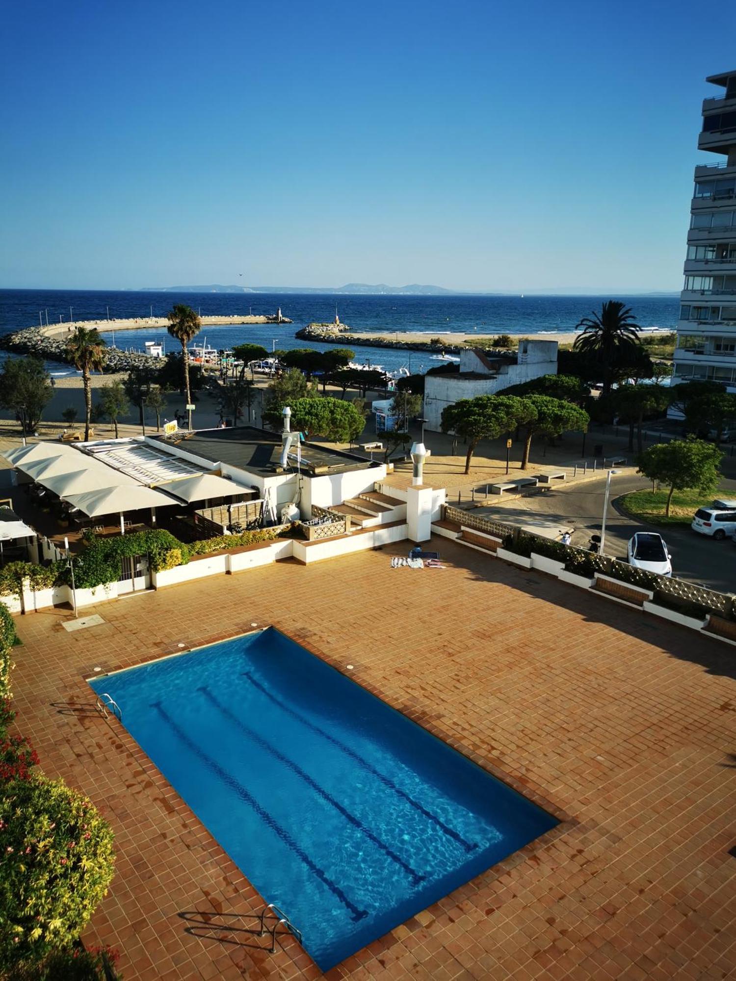 Spacieux Appartement Rose Front Mer Et Piscine Rosas Exterior foto