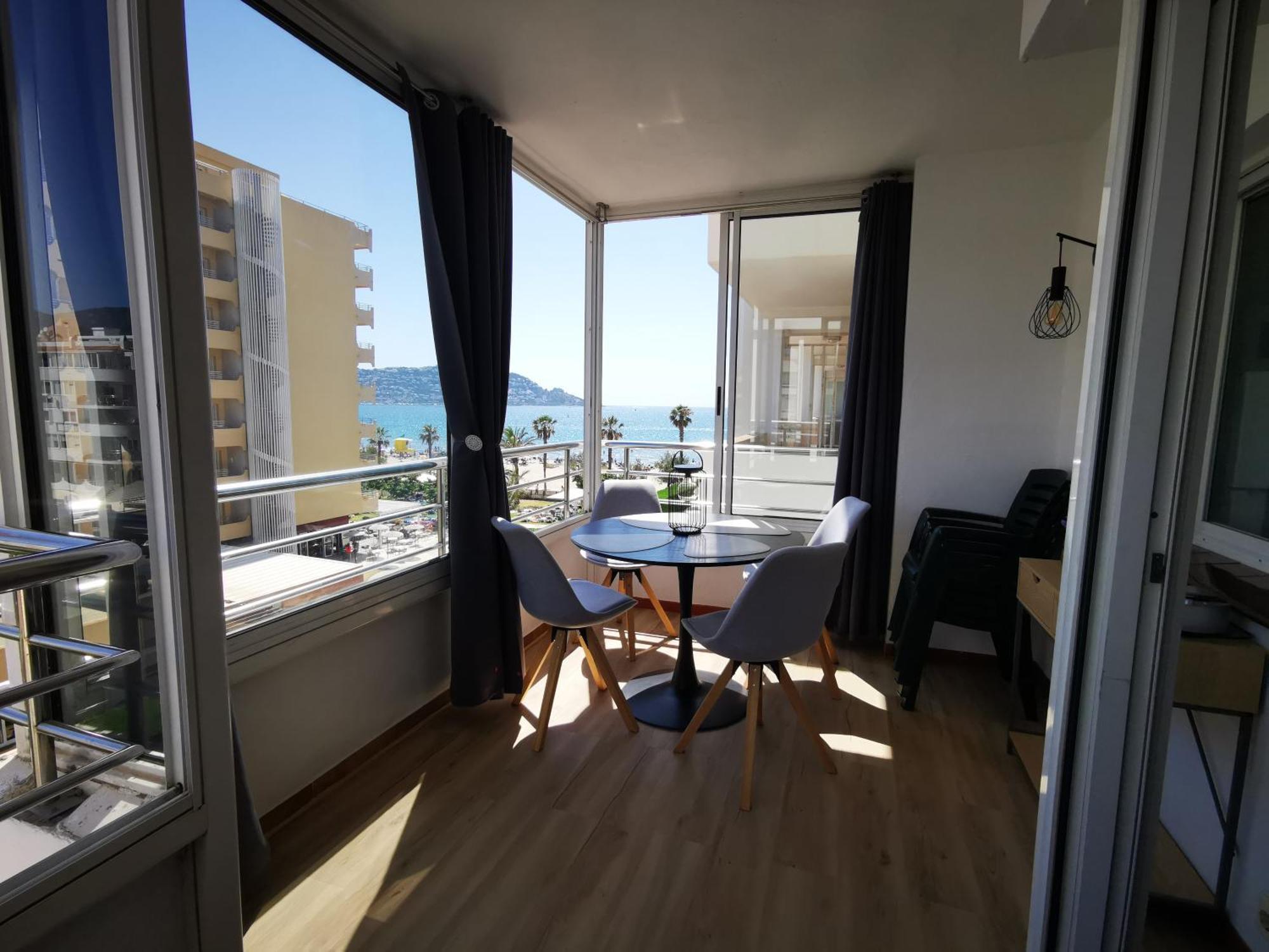 Spacieux Appartement Rose Front Mer Et Piscine Rosas Exterior foto