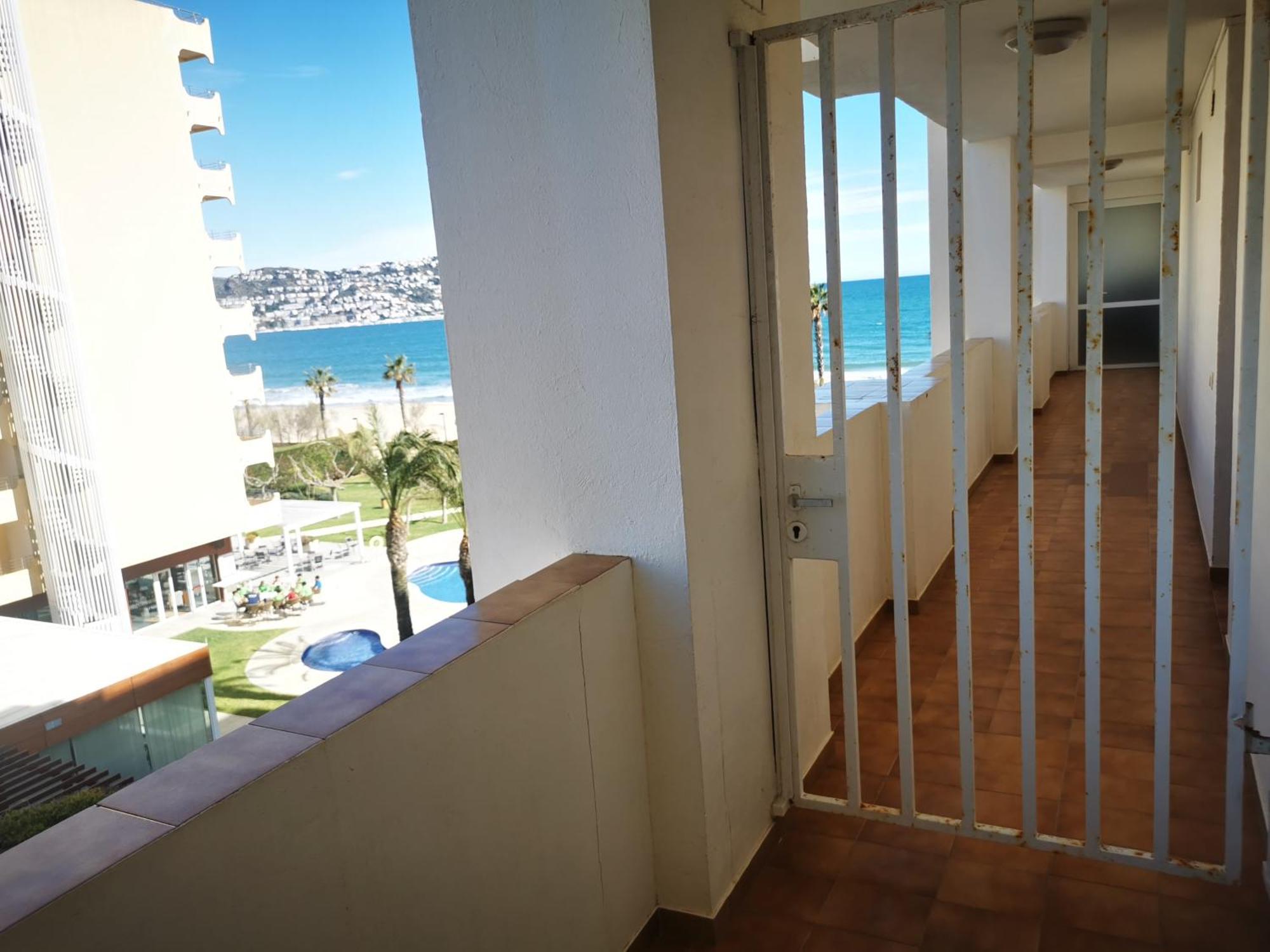 Spacieux Appartement Rose Front Mer Et Piscine Rosas Exterior foto